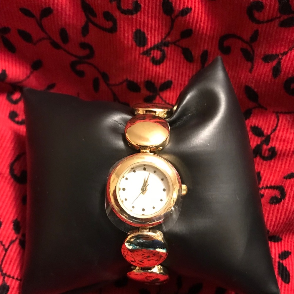 Watch - Picture 2 of 5